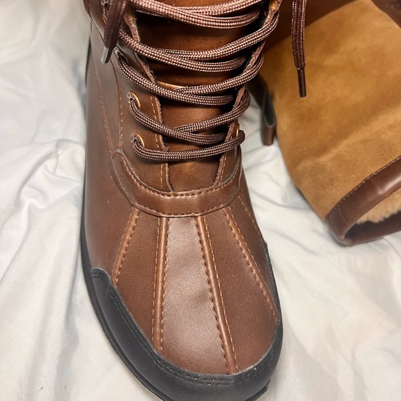 UGG Kids UGG Butte II CWR size 6 in Tan colour - Picture 9 of 16